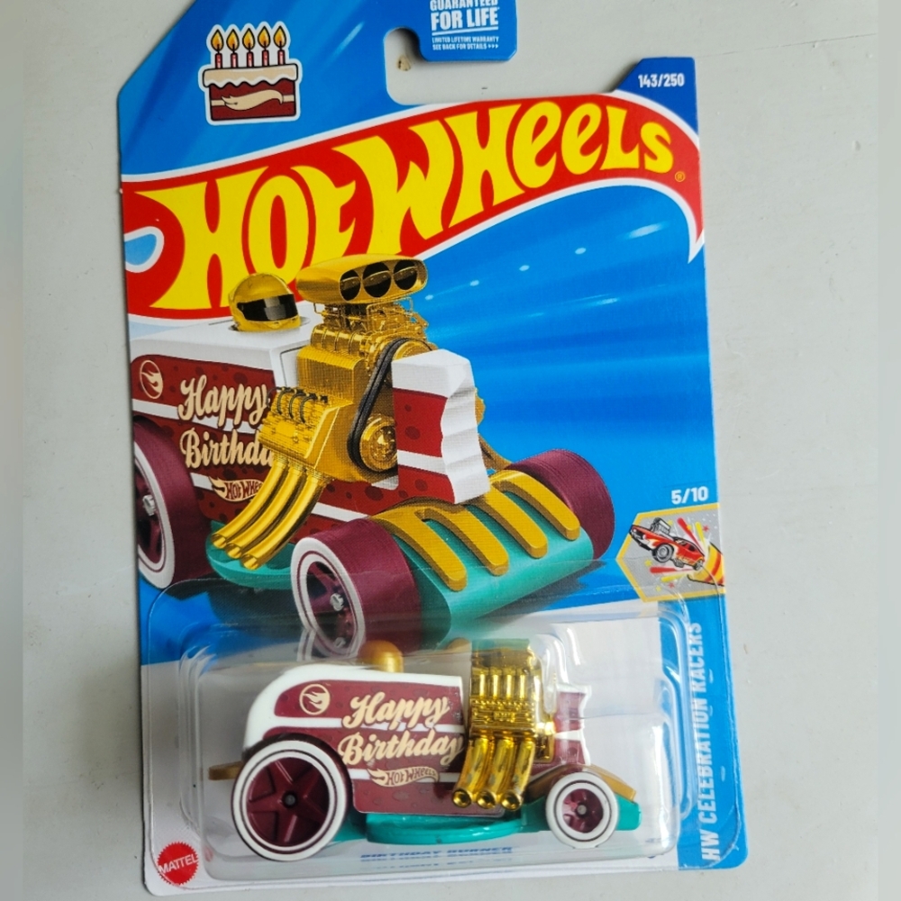 Hot Wheels Birthday Burner Treasure Hunt Birthday Cake Collectible Car 2025